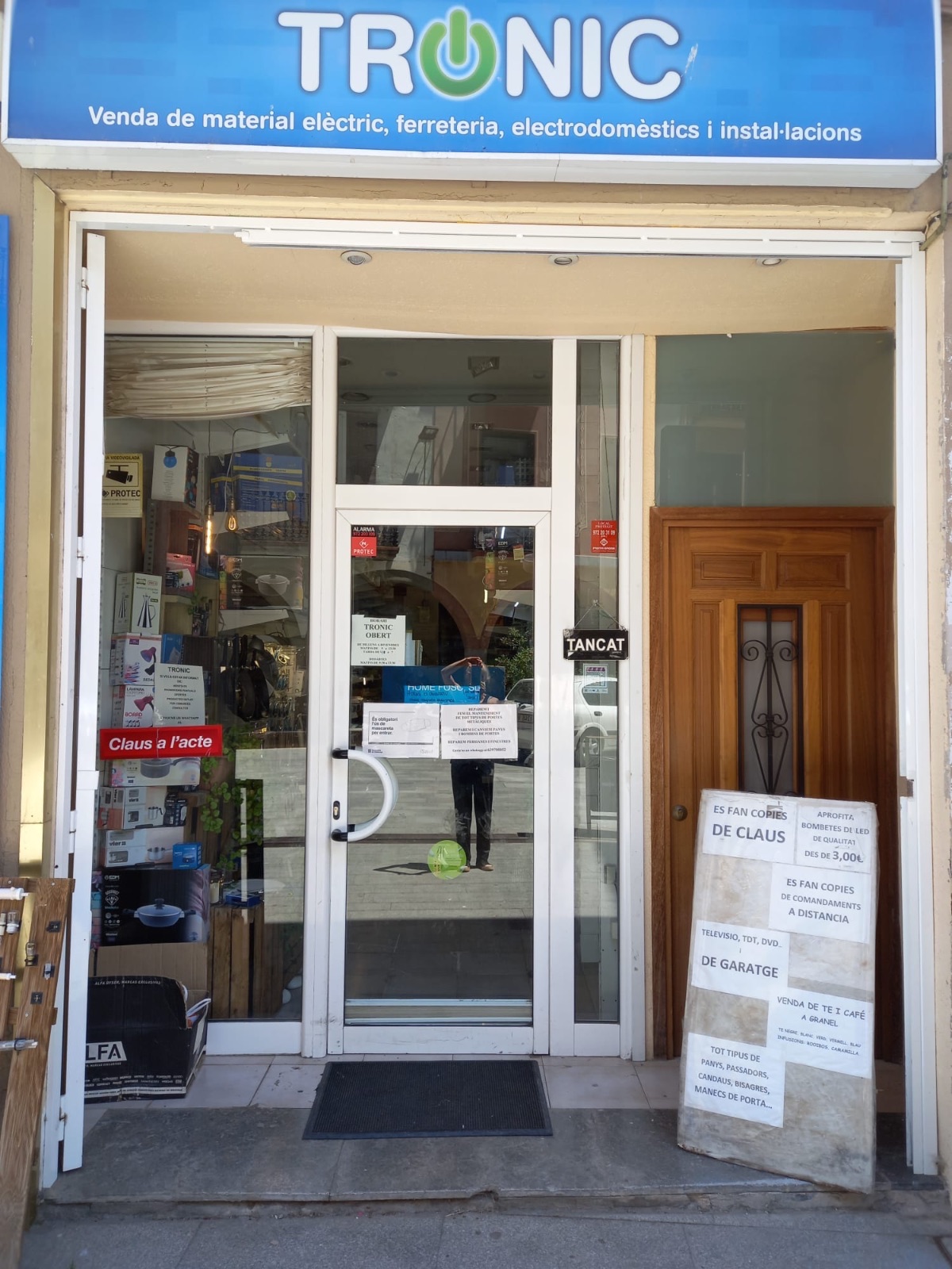 Ferretería en Ripoll | Amplio stock incluido | Totalmente equipada — photo 1