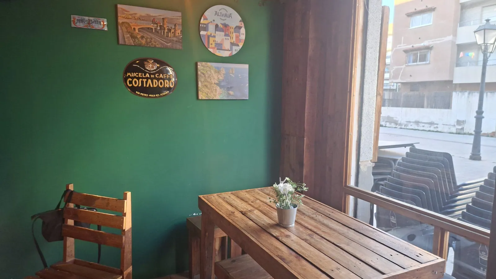Cervecería con terraza de 10 mesas
