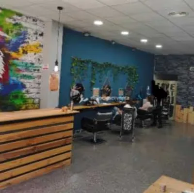 Salón de belleza en traspaso | 9 años | Barrio familiar