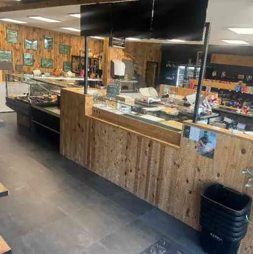 Tienda gourmet italiana en traspaso | Equipada y con alta visibilidad