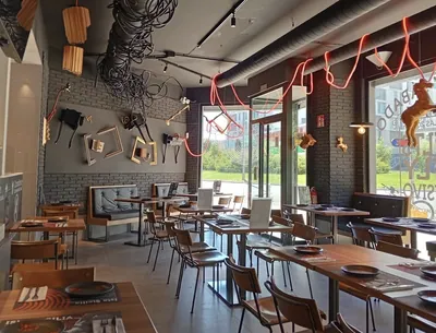 Restaurante con licencia y terraza autorizada