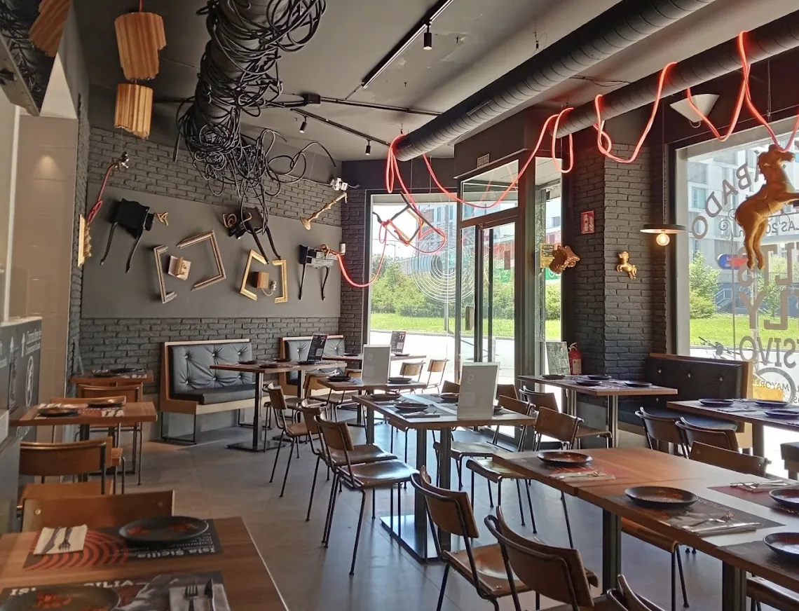 Restaurante con licencia y terraza autorizada