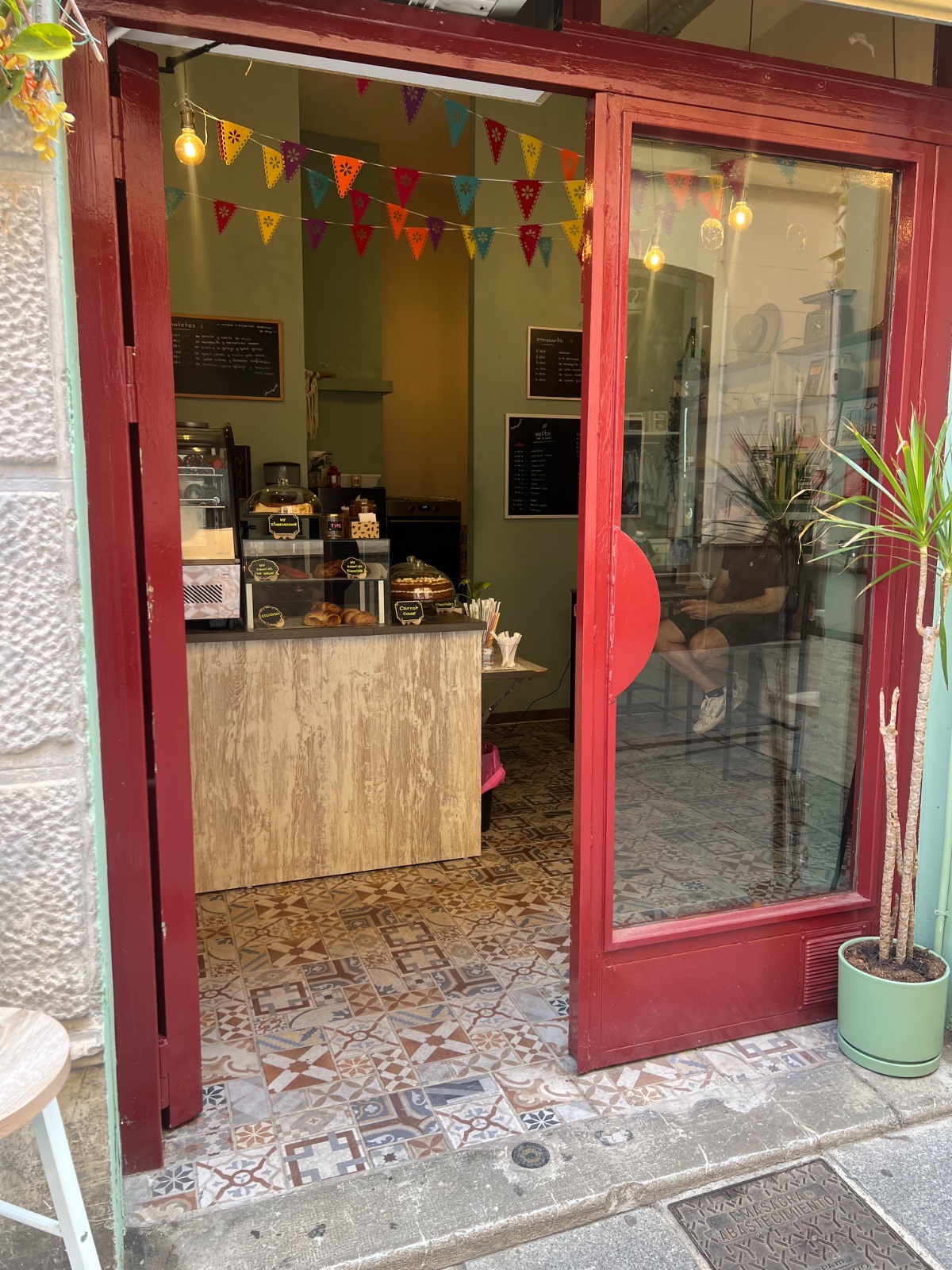 Cafetería Granada centro | Alquiler 435 € | Totalmente equipada — photo 1