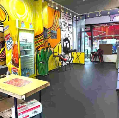 Bar de bocadillos con terraza | Ubicación excepcional
