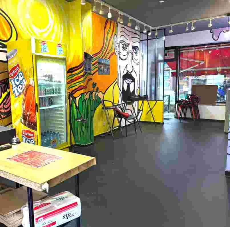 Bar de bocadillos con terraza | Ubicación excepcional