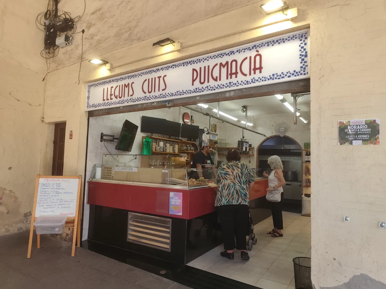 Tienda alimentación Sant Andreu | Excelente zona comercial | Espacio para piso u oficina — photo 1