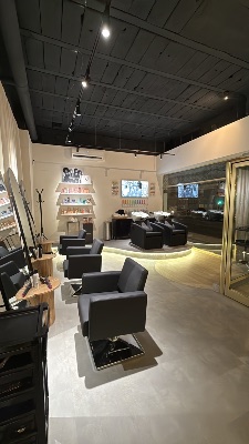 Peluquería y estética en Sevilla | Reforma reciente | En funcionamiento