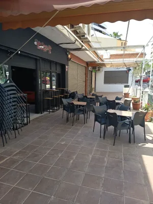 Bar de copas en Málaga | Ubicación en Las Chapas | Listo para funcionar