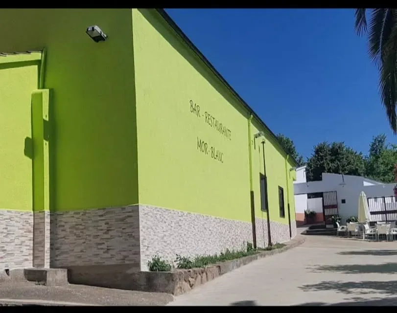 Restaurante en Valdeobispo | Negocio rentable | Piscina y terraza — photo 1