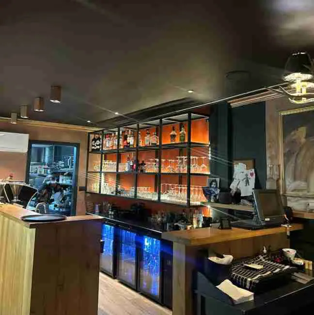 Restaurante italiano en traspaso | Fondo de comercio + vivienda incluida