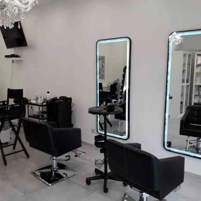 Salón de peluquería y estética | Totalmente equipado | Listo para explotar — photo 1