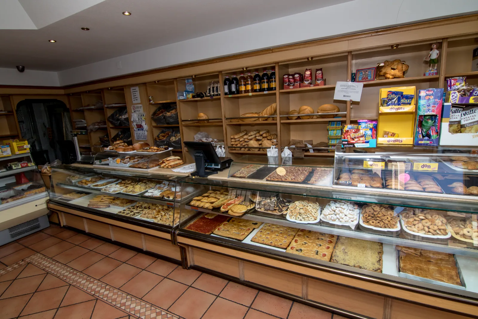 Panadería con obrador | Amplio local | Clientela fiel