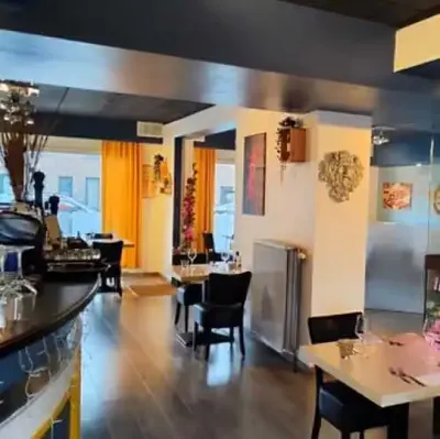Restaurante totalmente equipado en traspaso cerca del aeropuerto