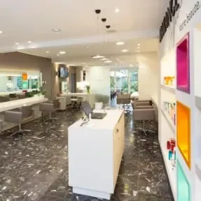 Salón de peluquería moderno y de alto rendimiento