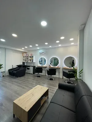 Salón de belleza en Aguadulce | Alquiler 590 € | En pleno rendimiento