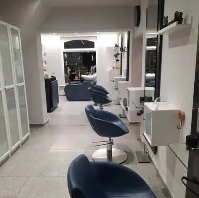 Salón de peluquería completo en traspaso